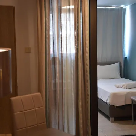 Aqua Mare Sea Side Aparthotel 3*